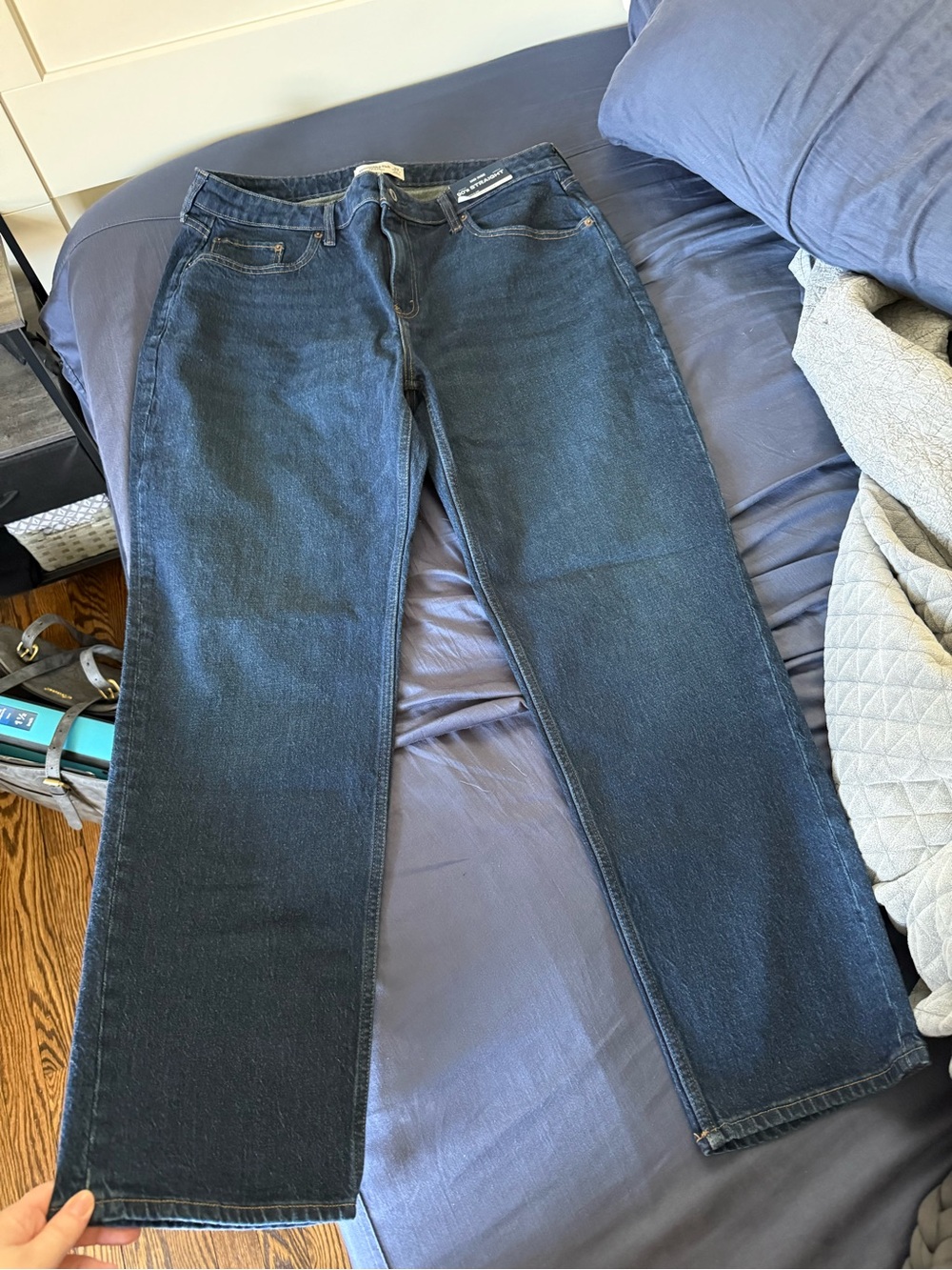Abercrombie Curve Love Mid Rise 90s Straight Jean